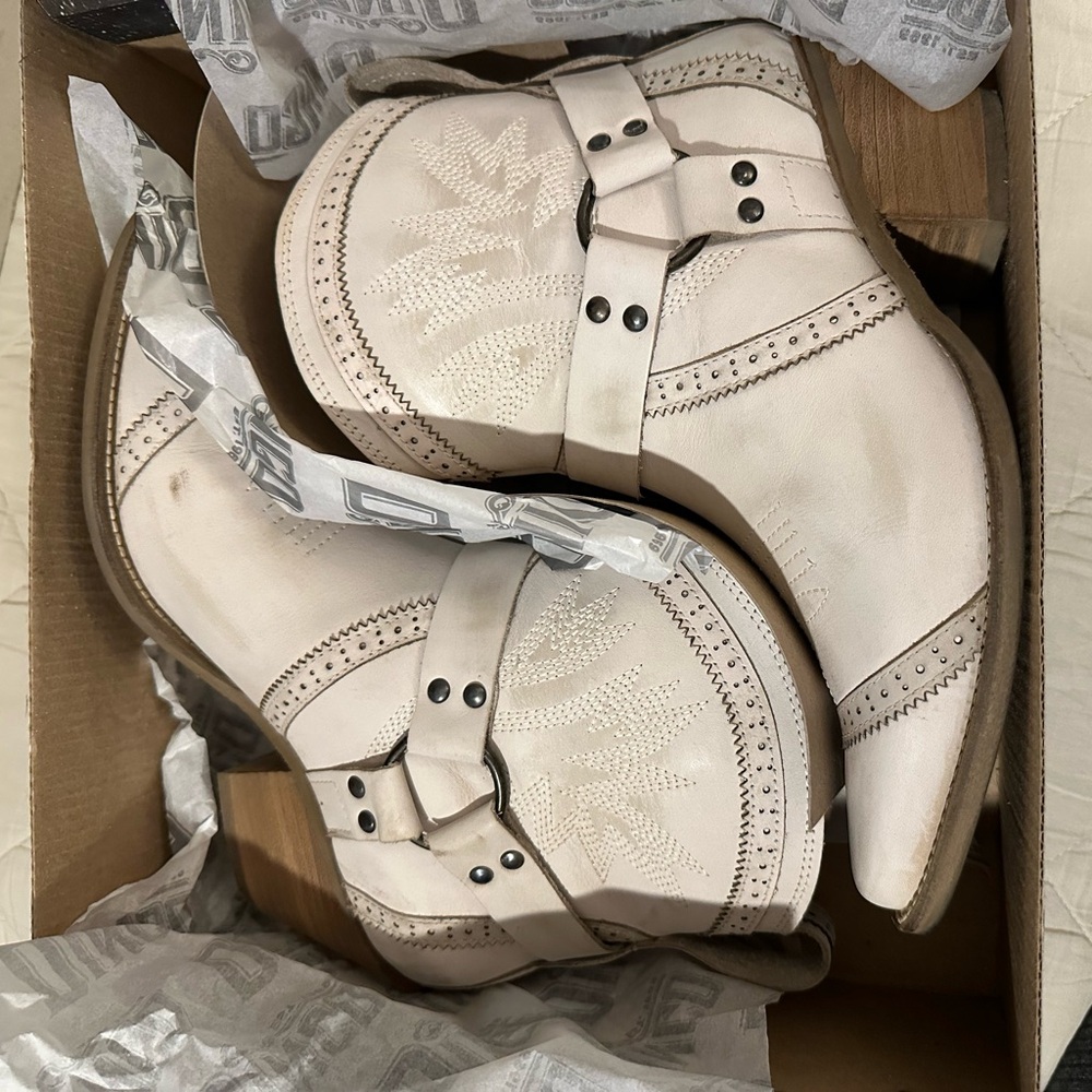 Dingo Gummy Bear Embroidered Snip Toe Pull On Cowboy Ankle Boot